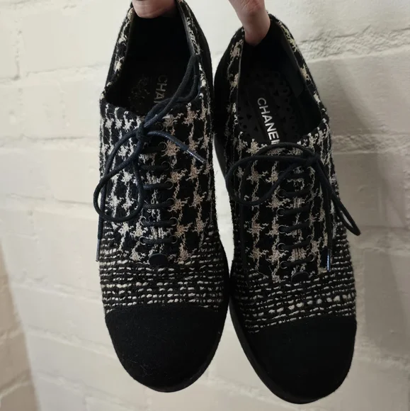 SOLD 💔 Chanel Tweed Lace Up Platform Oxford Shoes - Picture 16 of 17